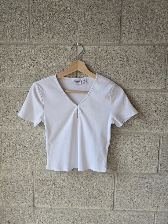 Noisy may Tops - Noisy May White V-Neck Short Sleeve Tee with Keyhole